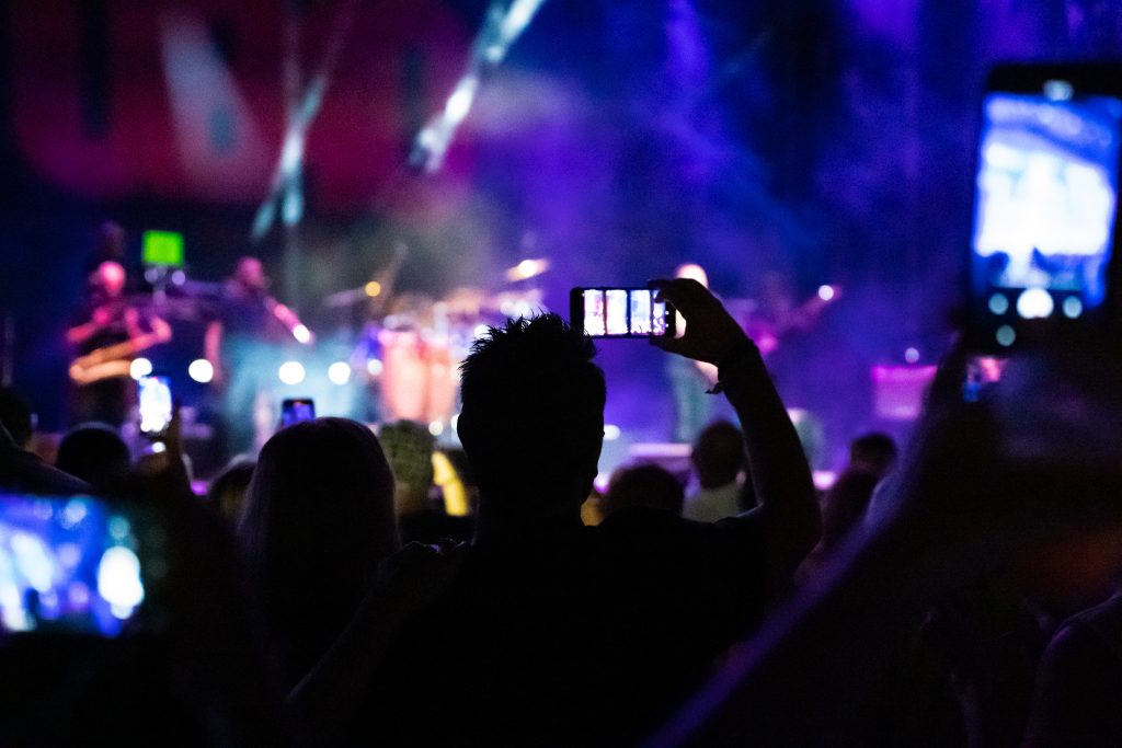 Público durante concierto en Marbella Arena